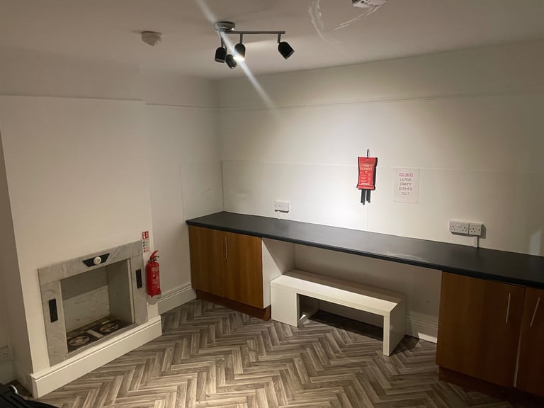 Small studio flat to rent in NR7