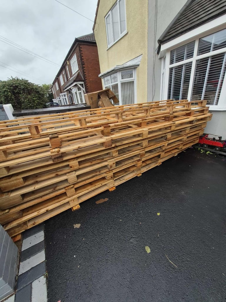 12ft long Strong Pallets Ideal for fencing or garden projects