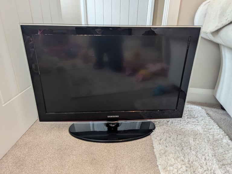 image for Gamer / PC / TV 32 Inch Samsung Monitor