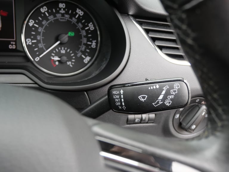 2014 Skoda Octavia 2.0 TDI Elegance DSG Euro 5 (s/s) 5dr Only 32000 Miles