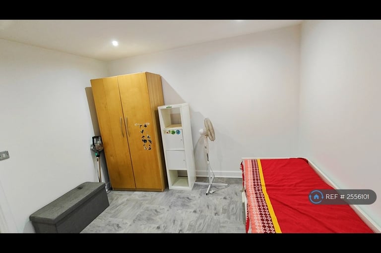 2 bedroom flat in Mcilroys Building, Reading, RG1 (2 bed) (#2556101)