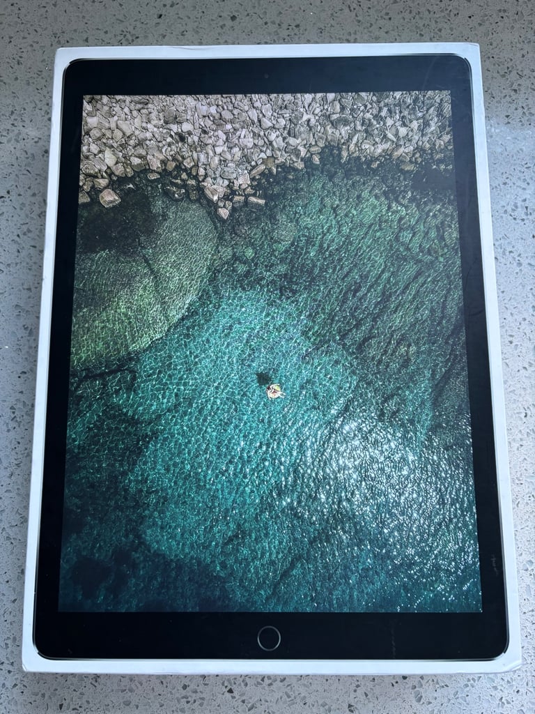 Apple iPad Pro 2nd gen 12.9” 64gb 