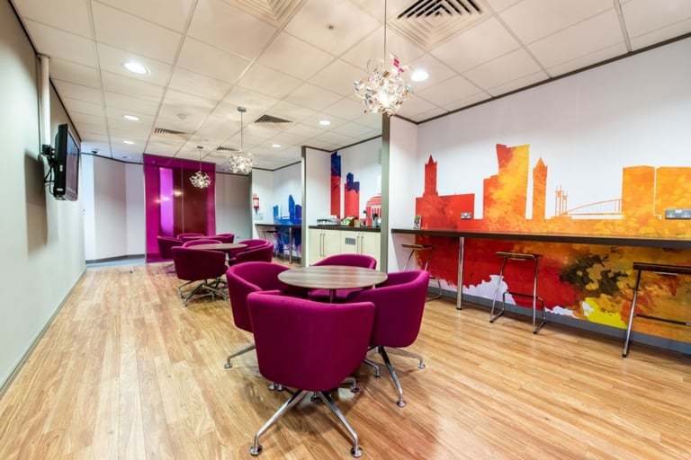 🏢 Modern Serviced Office Space in Manchester | Free Internet & All-Inclusive Bills! 🌐