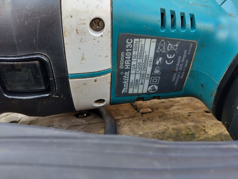 Makita HR4013C SDS Max Rotary Hammer AVT 110v breaker chisel