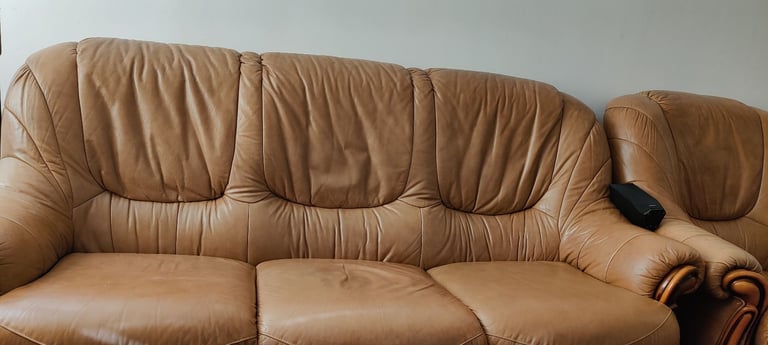 Leather sofa No damages Well Maintained 