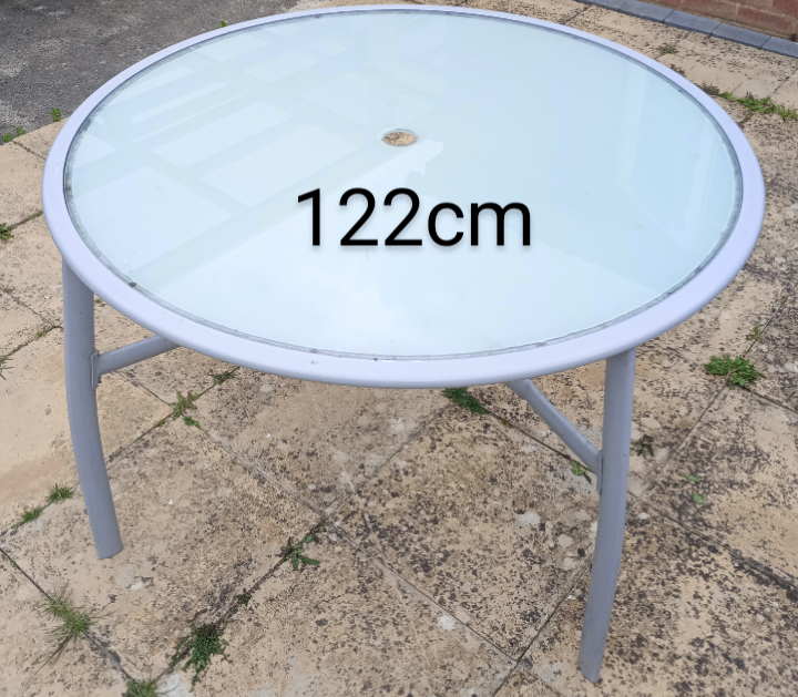 image for Garden table (can deliver)