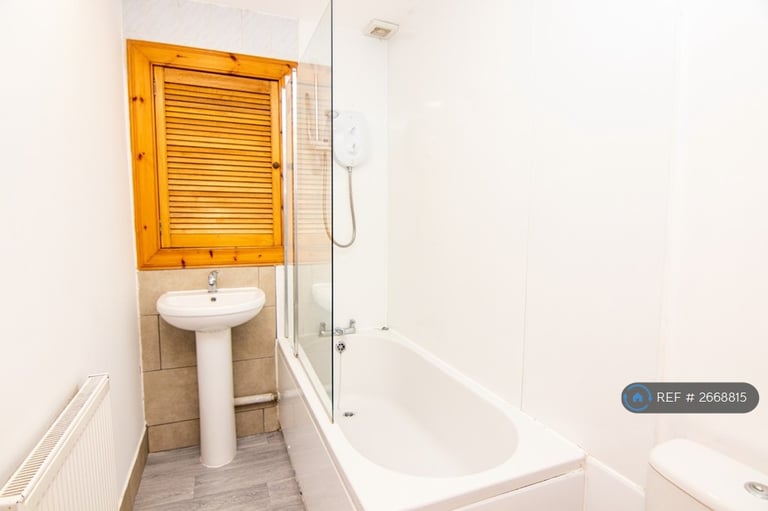 2 bedroom flat in Elmbank Road, Aberdeen, AB24 (2 bed) (#2668815)