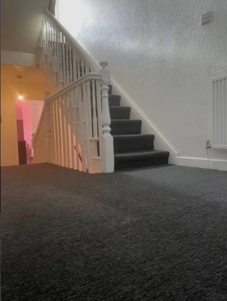 ROOM TO RENT 