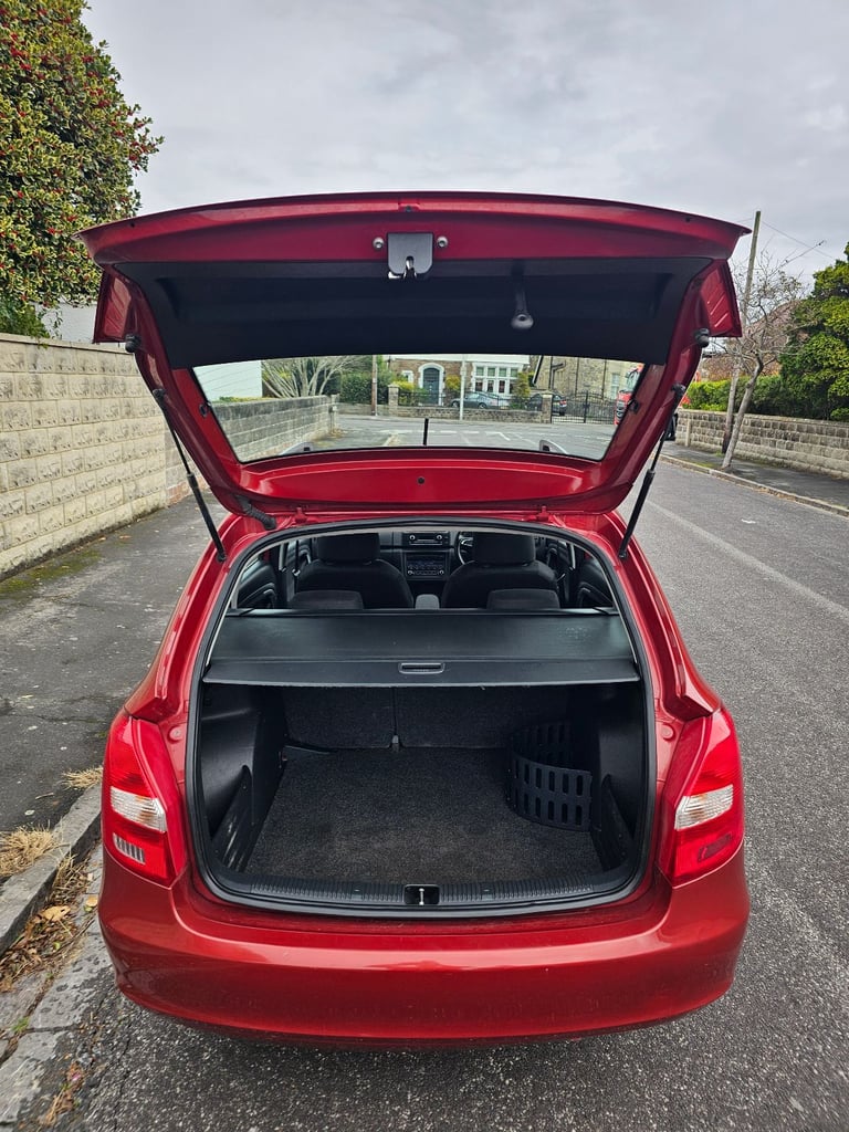 Skoda, FABIA, Estate, 2014, Manual, 1598 (cc), 5 doors