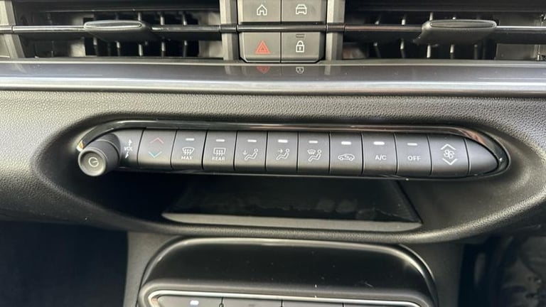 2025 Fiat 600 1.2 MHEV SUV 5dr Petrol Hybrid e-DCT Euro 6 (s/s) (100 ps) Automatic Hatchback Hybr...
