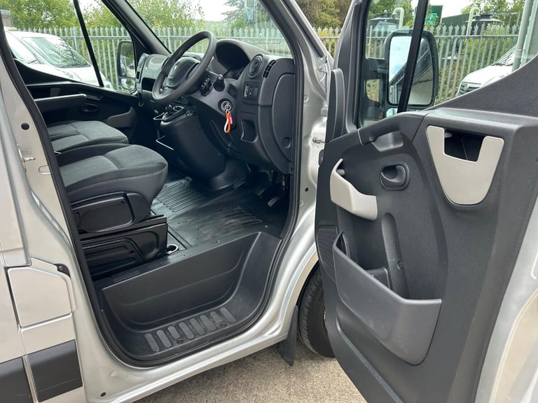 RENAULT MASTER 2.3 FWD SL28 dCi 110 Business Wheelchair Access Crew Bus Euro 6 N