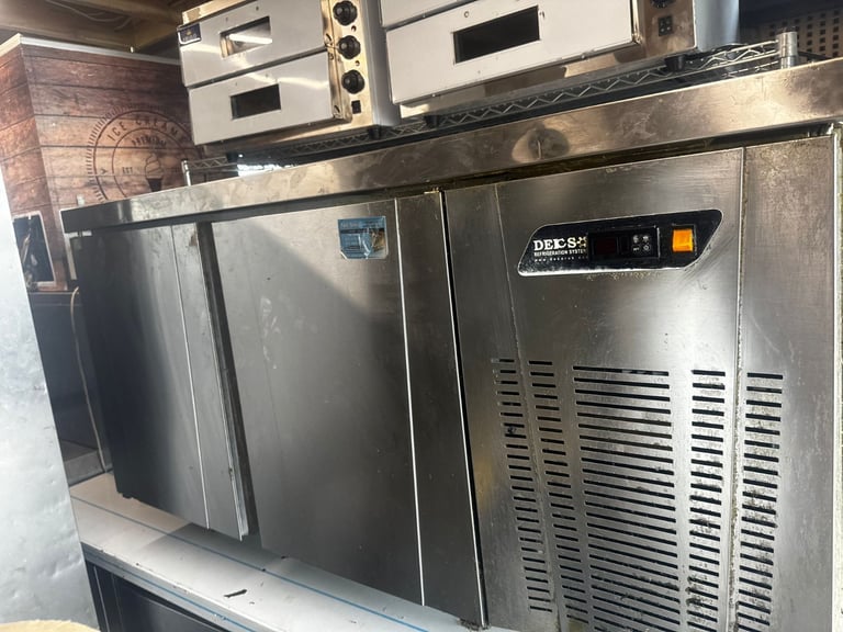 Commercial fridges freezes undercounter fridge cafe shop restaurant 