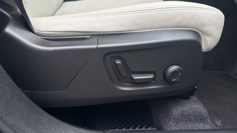 2025 Volvo XC40 Ultra, B3 Mild hybrid, Petrol, Bright Estate Petrol Automatic