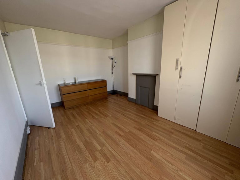 4 bed house in Barking  ,Strictly No agents or company let ,Working Professional 