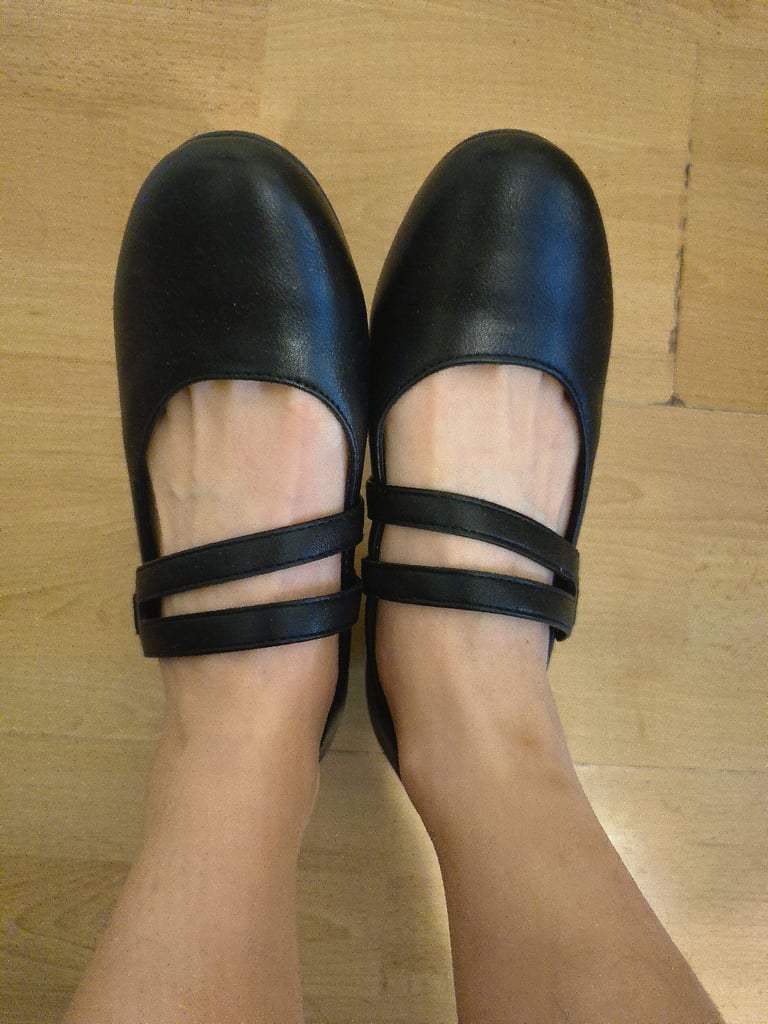Black low-heel ballet flats