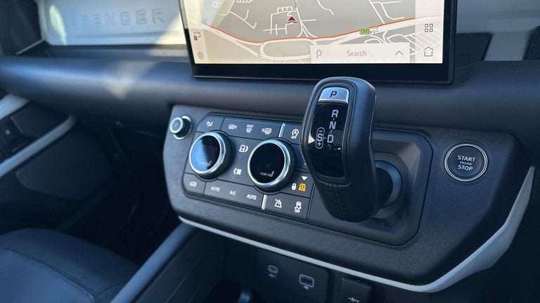 2024 Land Rover Defender 3.0 D300 X-Dynamic HSE 90 3dr Auto ESTATE DIESEL Automatic