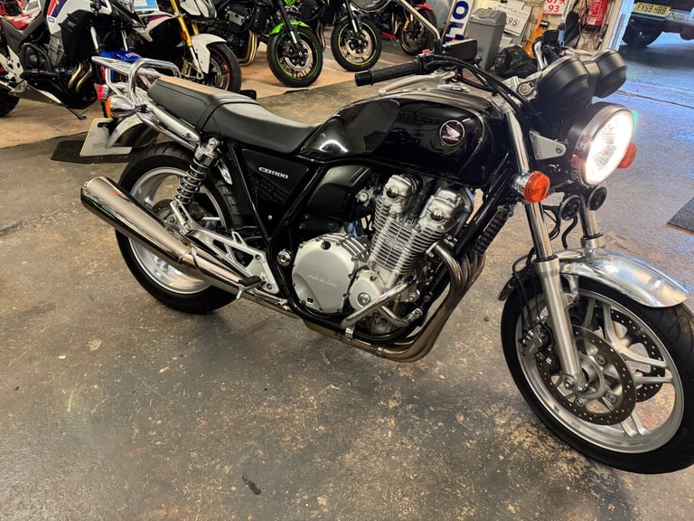 2013 Honda CB 1100 ADE  8300 MILES BLACK RETRO CLASSIC MOTORCYCLE Roadster Petrol Manual