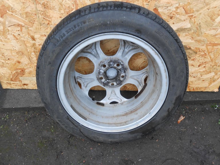 FORD FOCUS 16 inch ALLOY WHEEL AND TYRE.