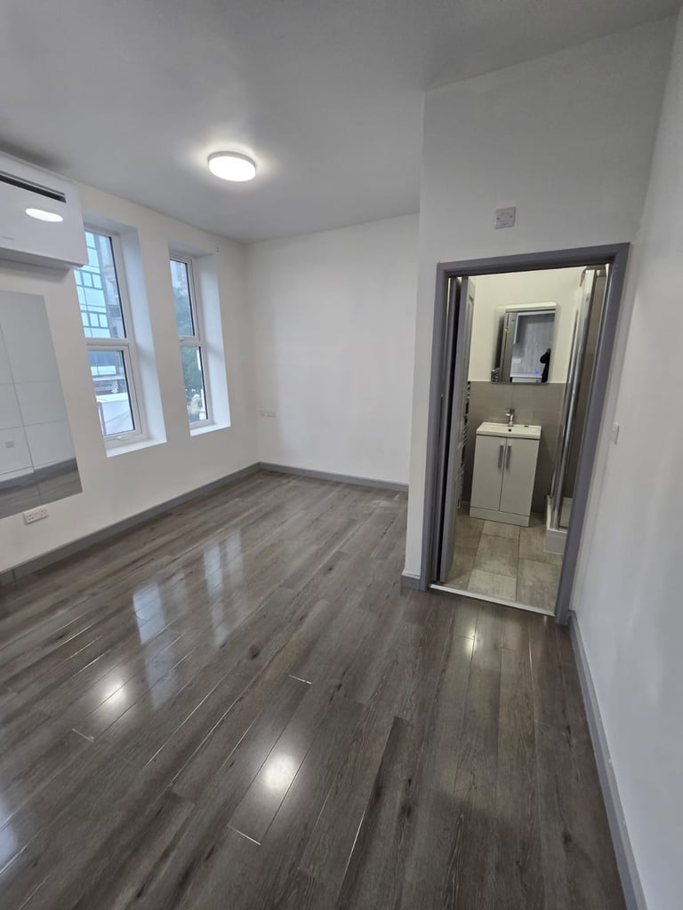 1 bedroom flat in 8A chapel rd Ilford London IG1 2AG