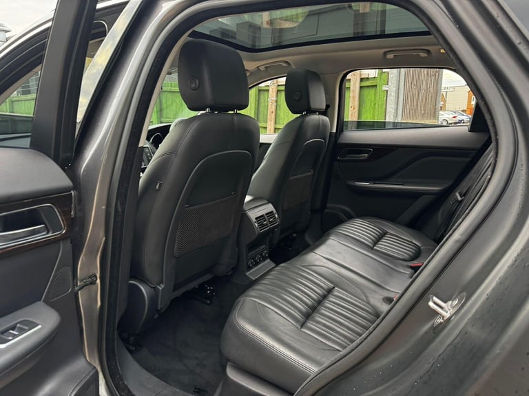 2017 Jaguar F-Pace 2.0d Portfolio 5dr Auto AWD ESTATE DIESEL Automatic