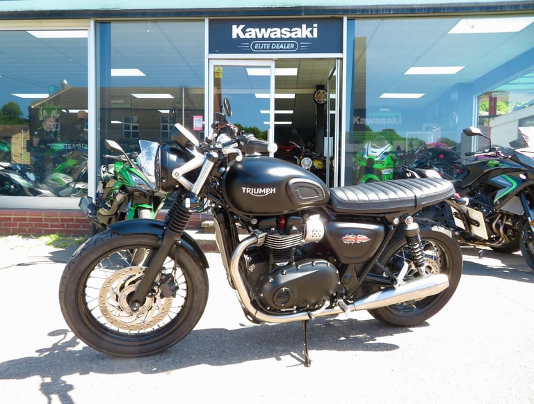 TRIUMPH BONNEVILLE STREET TWIN 900 BRAT TRACKER EDITION 