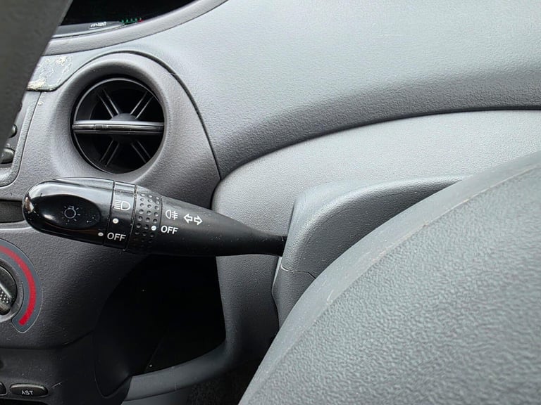 2001 Toyota Yaris 1.3 16v VVTi GLS 3dr Auto [AC] HATCHBACK PETROL Automatic