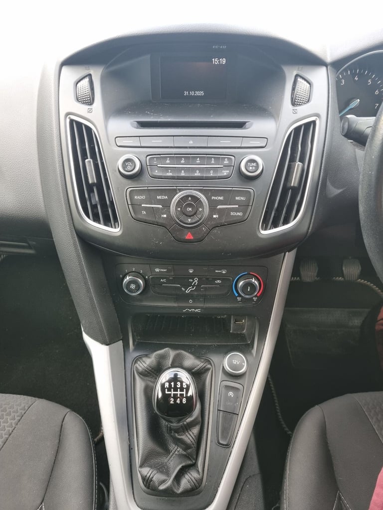 2015 Ford Focus 1.0T EcoBoost Zetec Euro 6 (s/s) 5dr HATCHBACK Petrol Manual