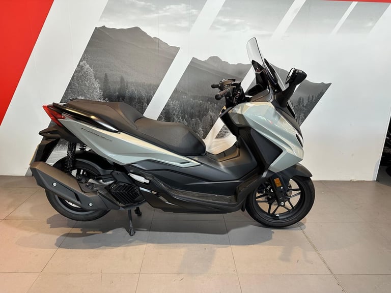 Honda NSS 125 Forza Scooter 2025 with only 1509 miles 
