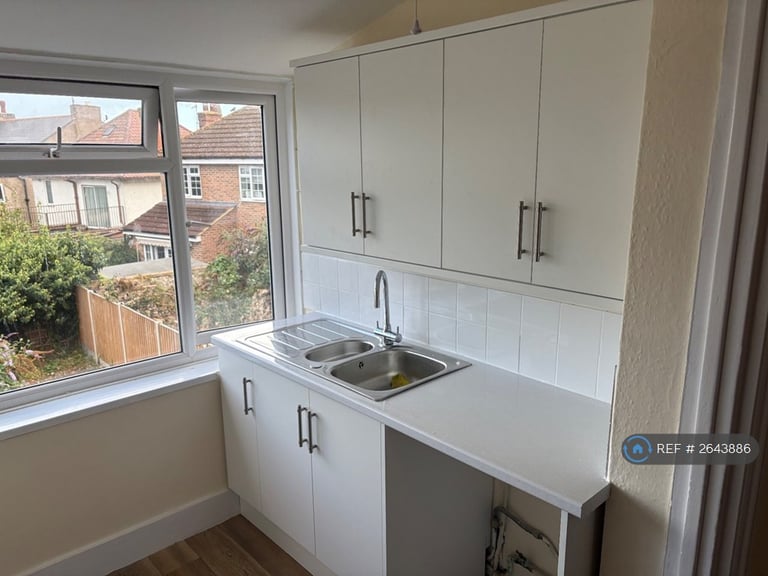 1 bedroom flat in Grange Road, Ramsgate, CT11 (1 bed) (#2643886)