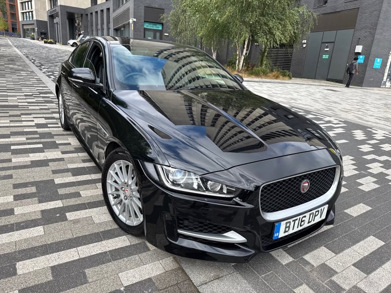 image for 2016 JAGUAR XE R - SPORT 2.0 DIESEL 6 SPEED MANUAL SALOON 4dr BLACK 
