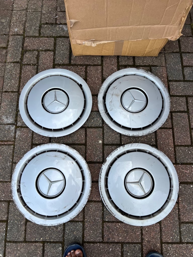 image for Mercedes Hubcaps 15inch for 190/230