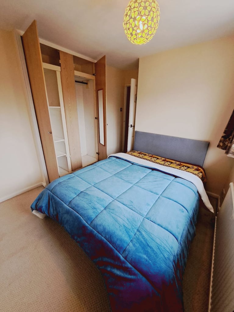 A fully furnished Double bedroom in a shared house 