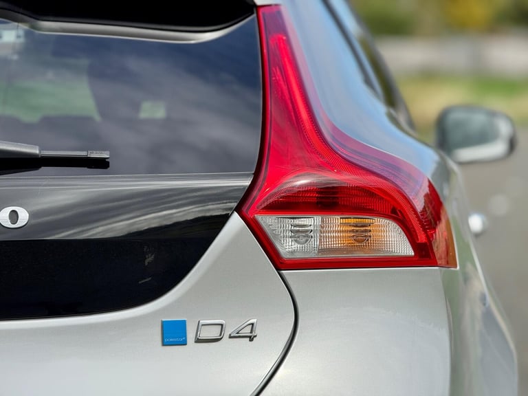 2016 Volvo V40 2.0 D4 R-Design Lux Nav Auto Euro 6 (s/s) 5dr HATCHBACK Diesel Automatic
