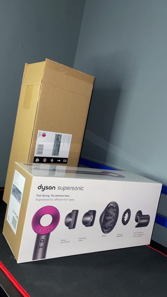 Dyson Supersonic Hairdryer (Iron/Fuchsia