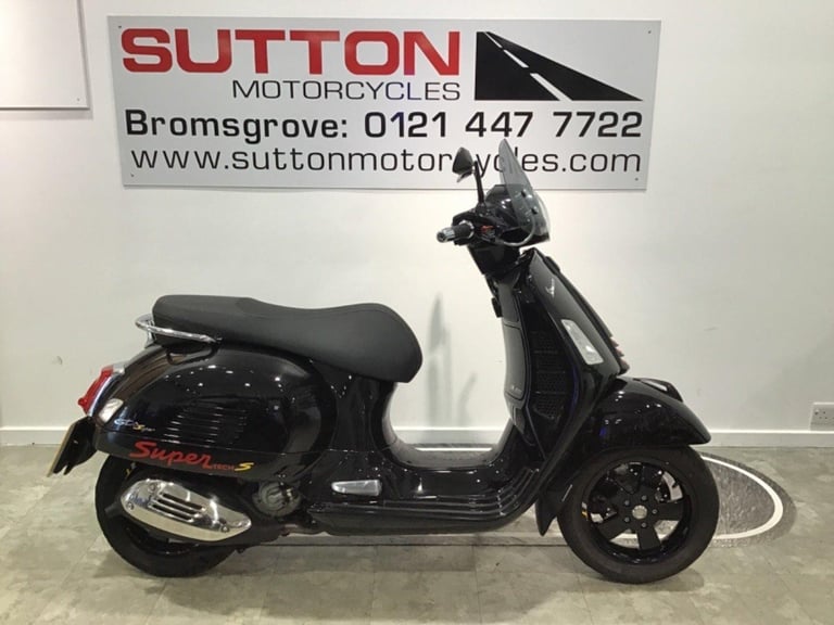 Vespa GTS Supertech 300 2019 in Black.