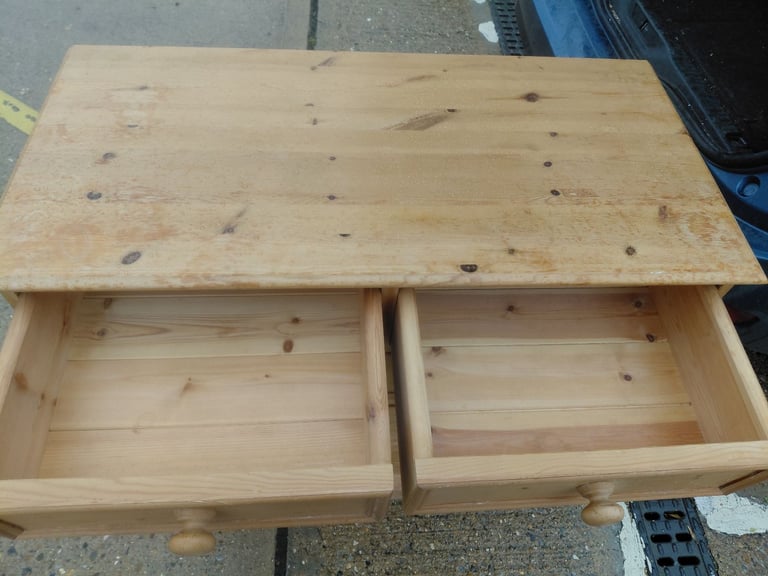 Solid pine chest of drawers 