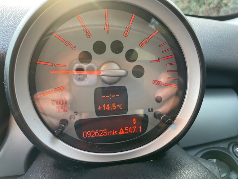 MINI COOPER 1.6 PETROL 10 REG BLACK 3 DOOR MOT FEBRUARY 25TH 2026 TAX £165 LOW INSURANCE 50+MPG