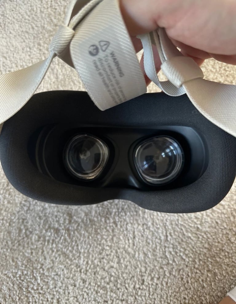 Meta Oculus Quest 3S 128GB with box.