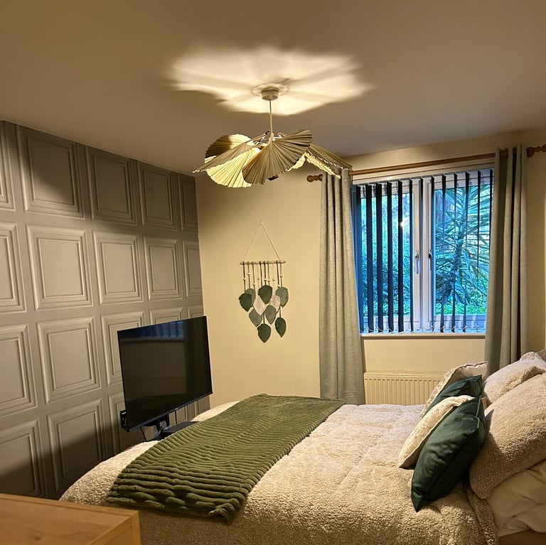One bedroom, ground floor with driveway to swap