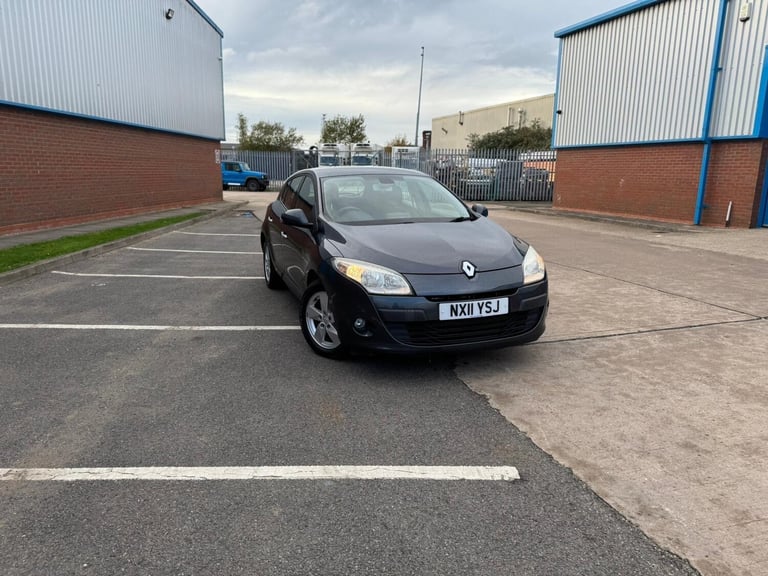 2011 Renault Megane 1.6 16V Dynamique TomTom Euro 5 5dr HATCHBACK Petrol Manual