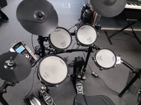 Roland TD9 electric V-drums with Tama double kik and Vangoa stool 