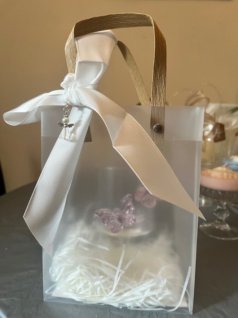 Beautiful Glass Bow tumbler 