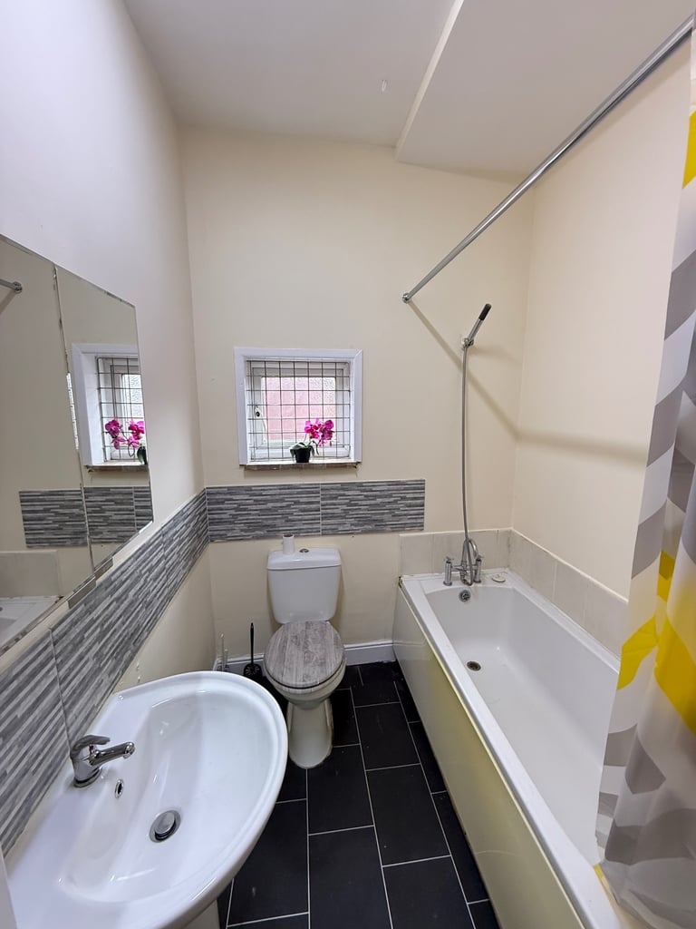TO LET – IMMACULATE 2 BED TERRACE HOME in ABBEY HEY GORTON, MANCHESTER, (M18 Area)