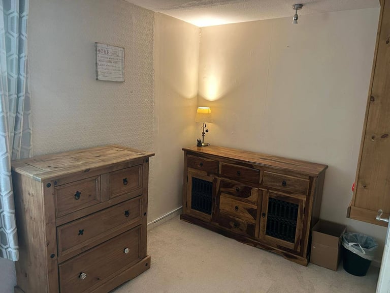 It's a shared flat with common key facilities (Shower, Toilet and Kitchen) TW4 7BX.