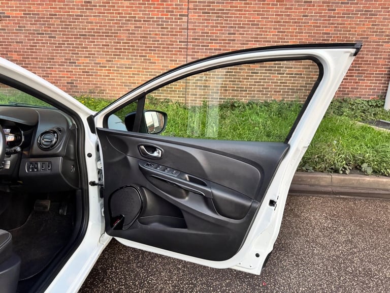 2015 Renault Clio 1.5 dCi Dynamique S Nav Auto Euro 6 5dr HATCHBACK Diesel Automatic