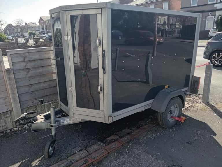 Fully Enclosed Lockable 6x4x4 Trailer