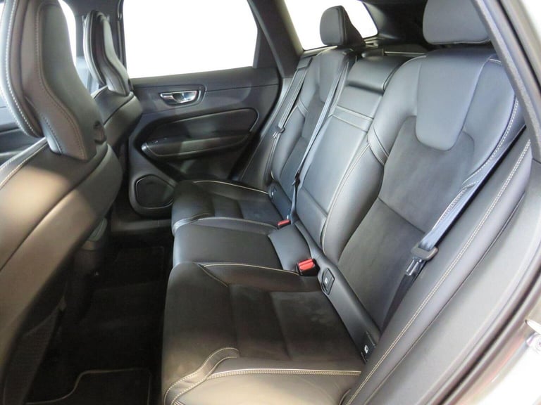 VOLVO XC60 2.0 D4 R-Design Auto AWD Euro 6 (s/s) 5dr Silver Auto Diesel 2018