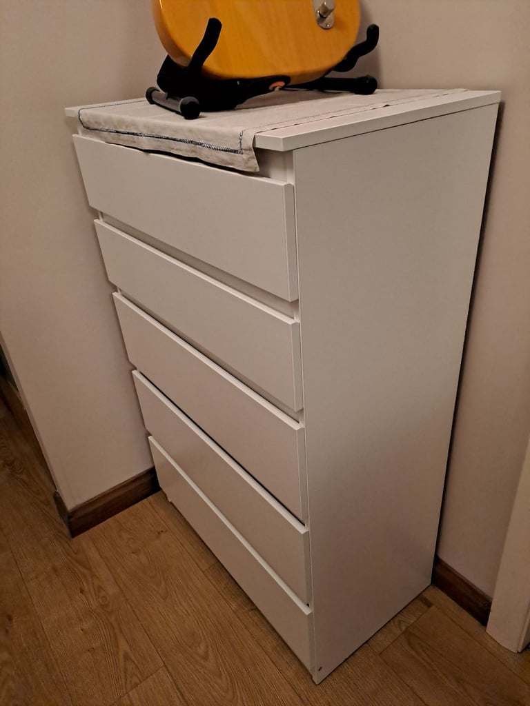 Chest of drawers 