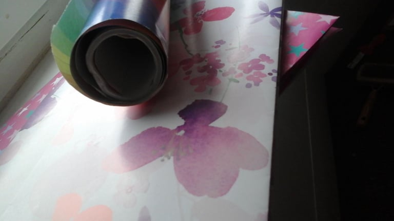 Wrapping paper. 1 roll, 2 sheets