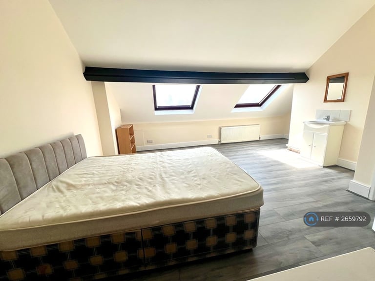 6 bedroom house in Radford Road, Leamington Spa, CV31 (6 bed) (#2659792)